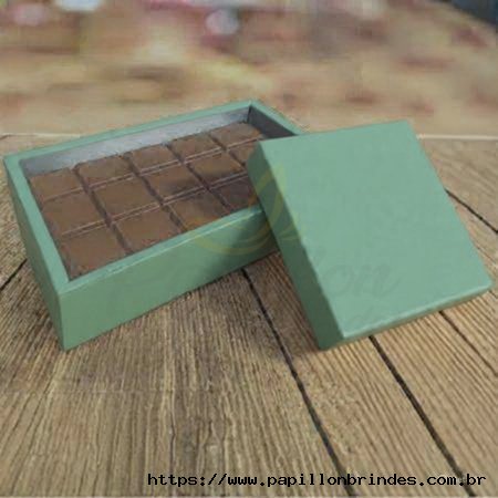 CAIXA DE COR COM CHOCOLATE